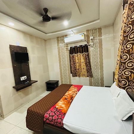 Hotel Shree Nath - 200 Meters From Dwarkadhish Temple エクステリア 写真