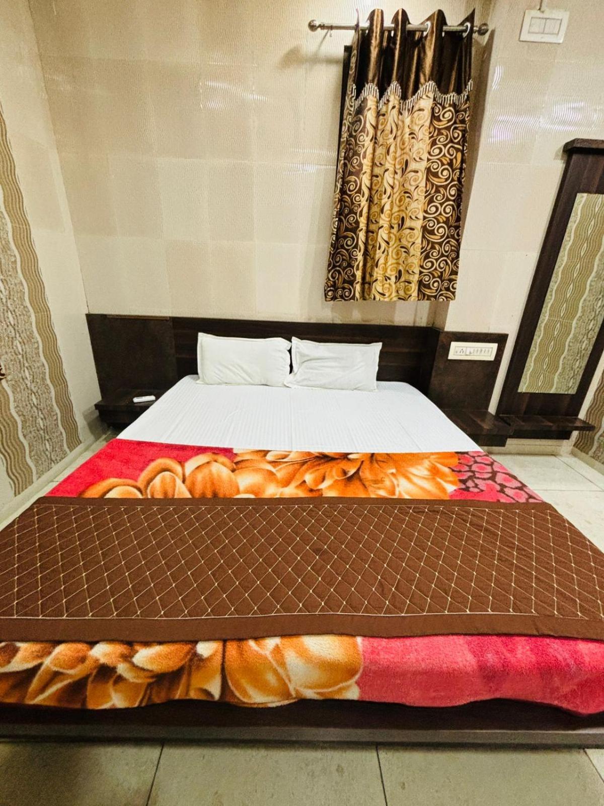 Hotel Shree Nath - 200 Meters From Dwarkadhish Temple エクステリア 写真