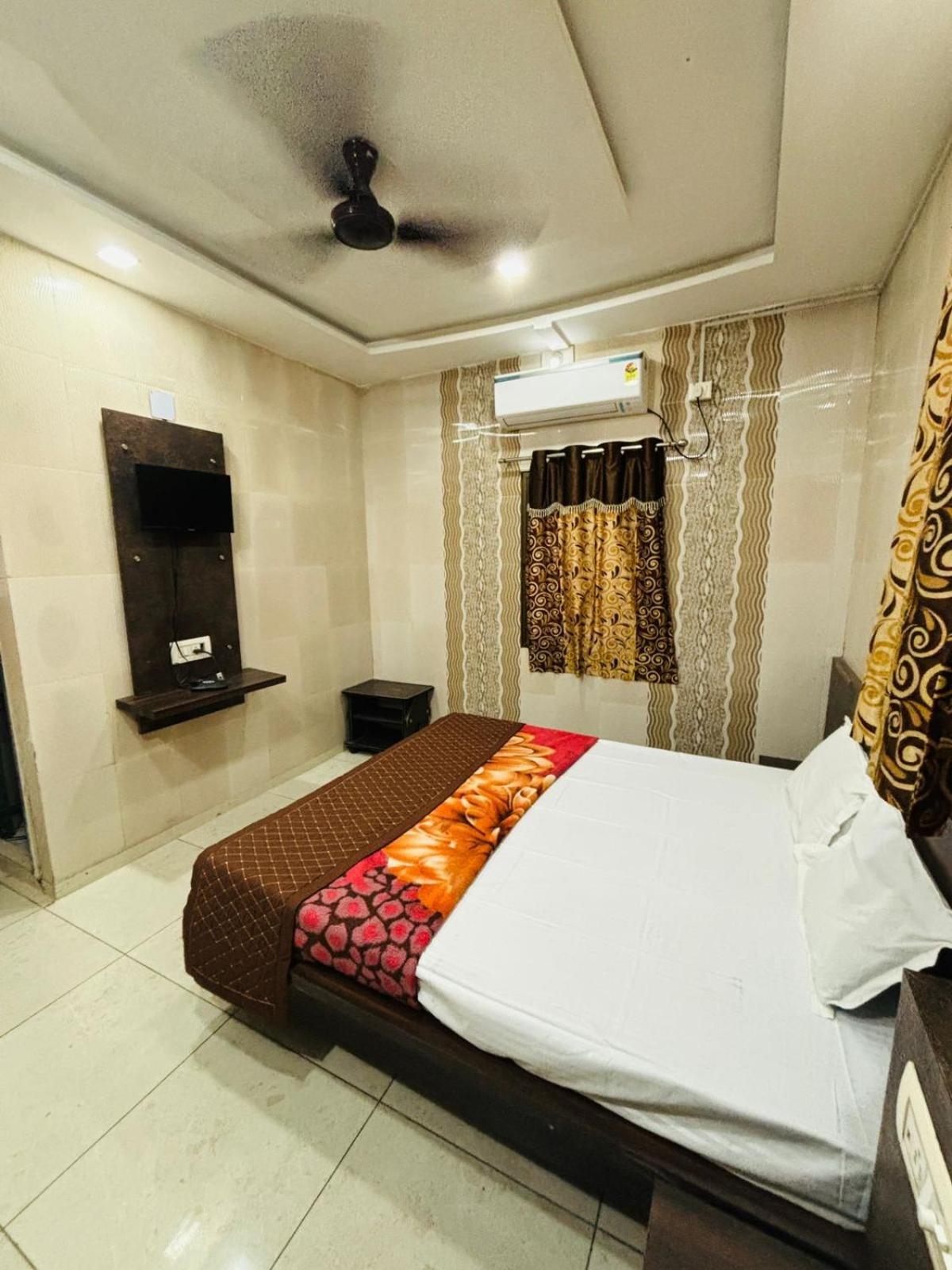 Hotel Shree Nath - 200 Meters From Dwarkadhish Temple エクステリア 写真