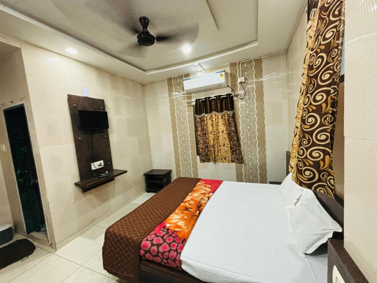 Hotel Shree Nath - 200 Meters From Dwarkadhish Temple エクステリア 写真