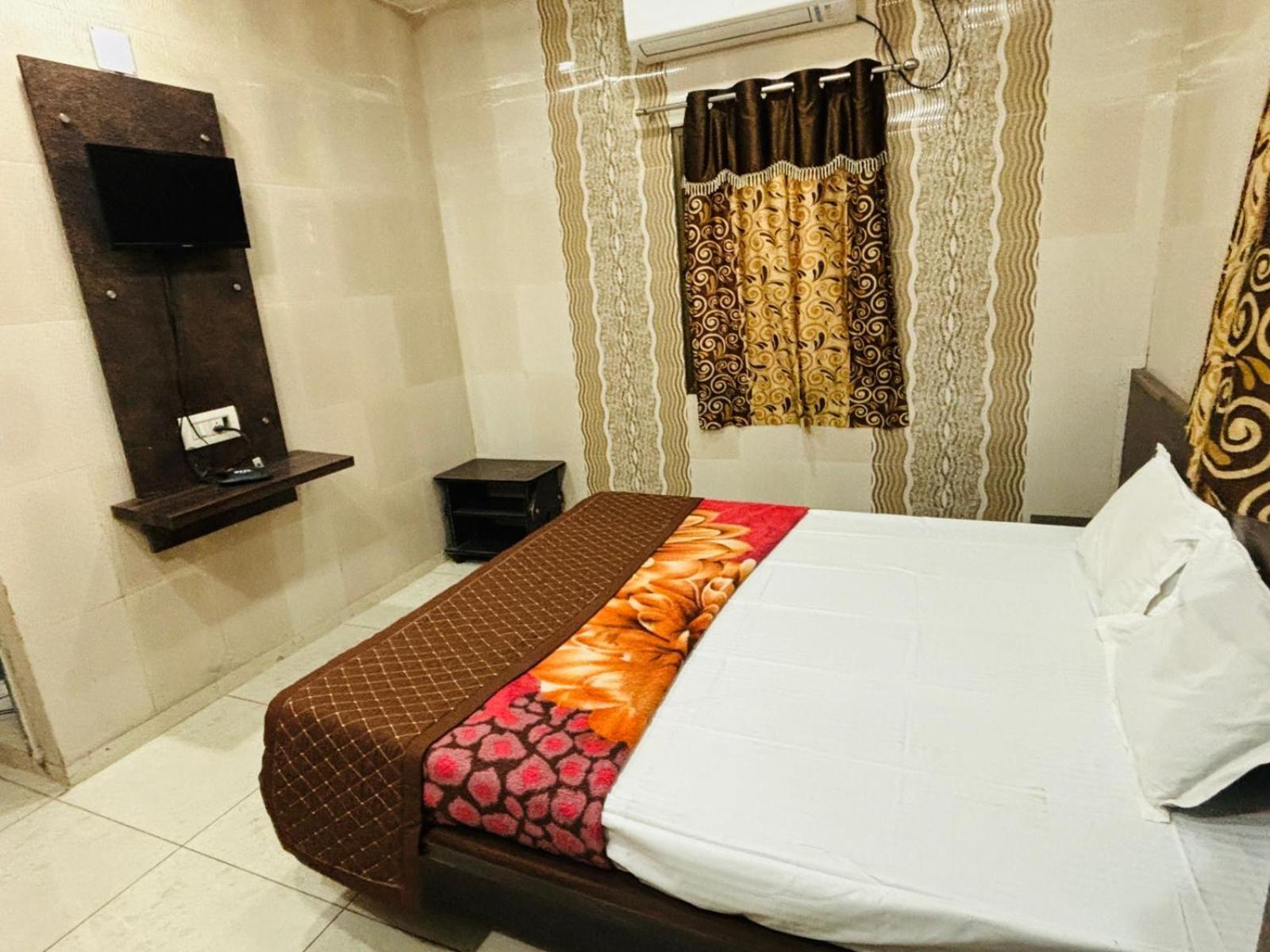Hotel Shree Nath - 200 Meters From Dwarkadhish Temple エクステリア 写真