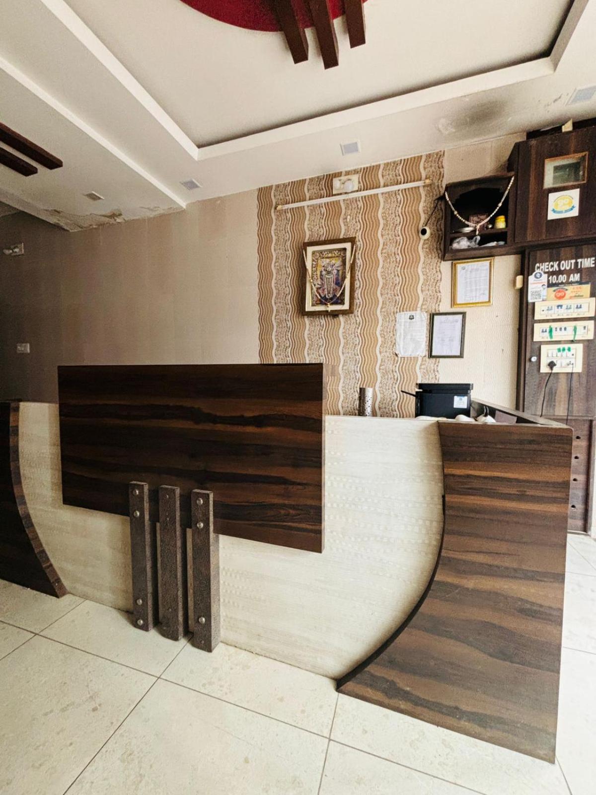 Hotel Shree Nath - 200 Meters From Dwarkadhish Temple エクステリア 写真