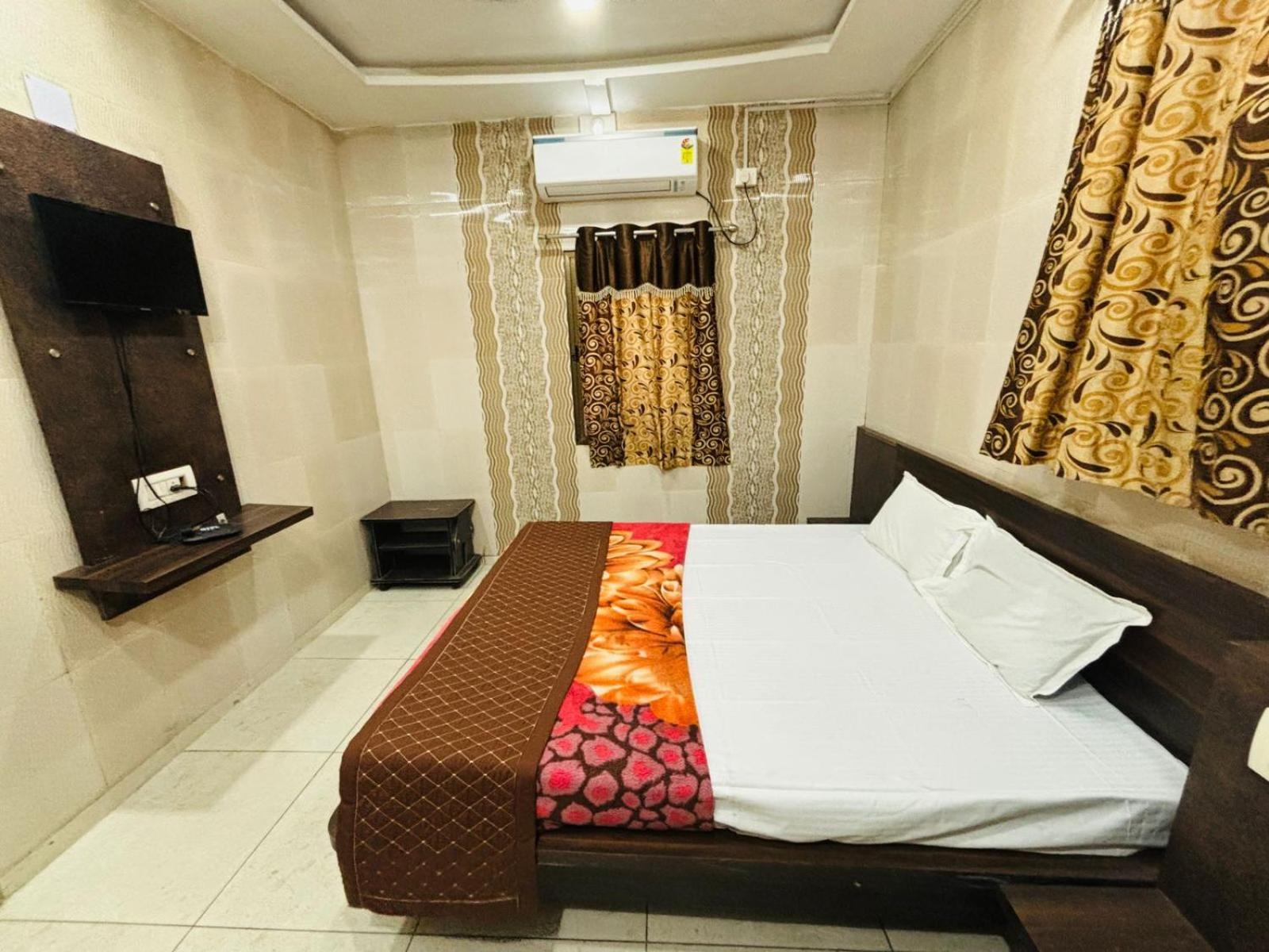 Hotel Shree Nath - 200 Meters From Dwarkadhish Temple エクステリア 写真